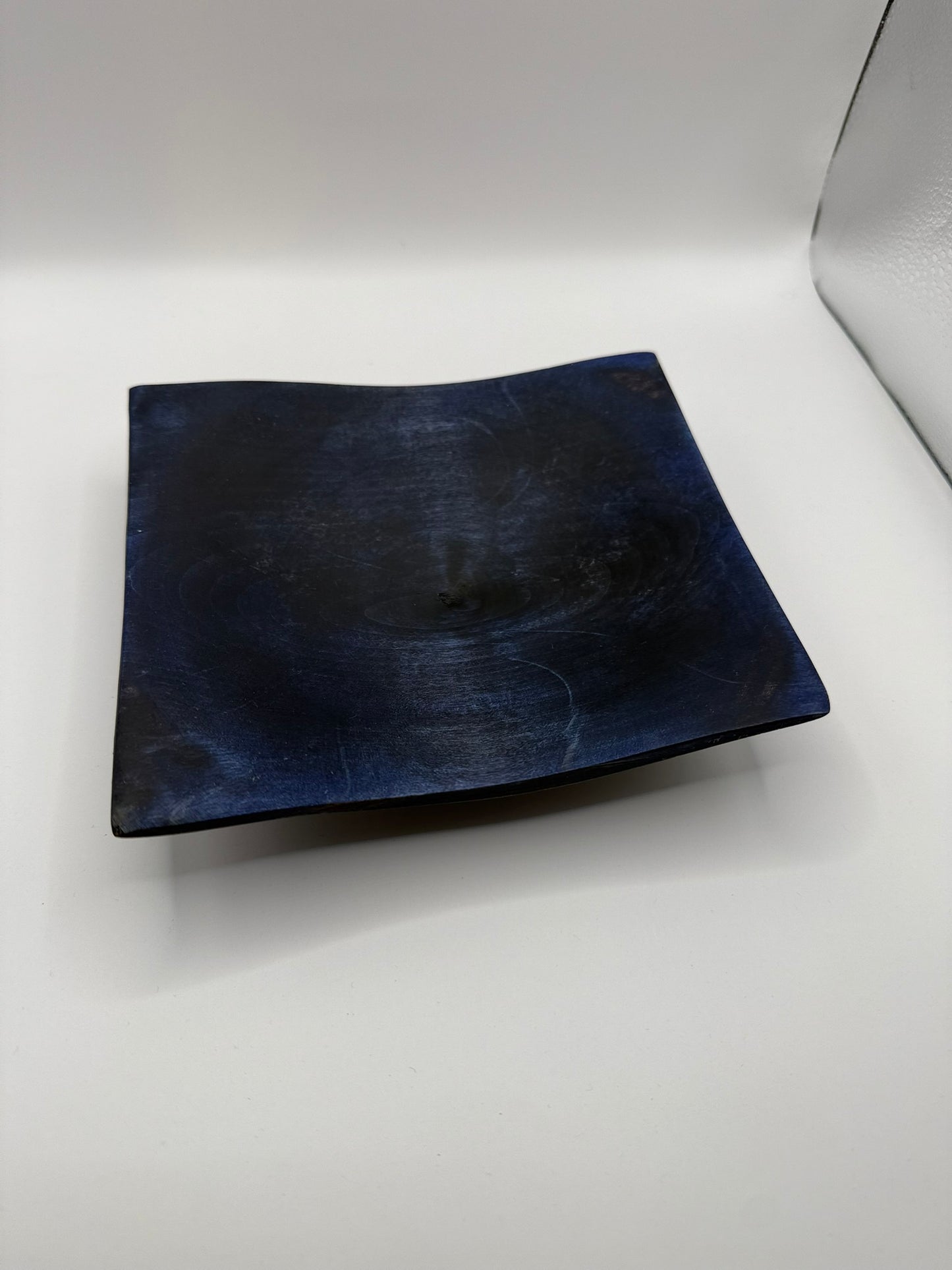Square decorative wooden tray – royal blue and black (17 × 15 × 4.5 cm)