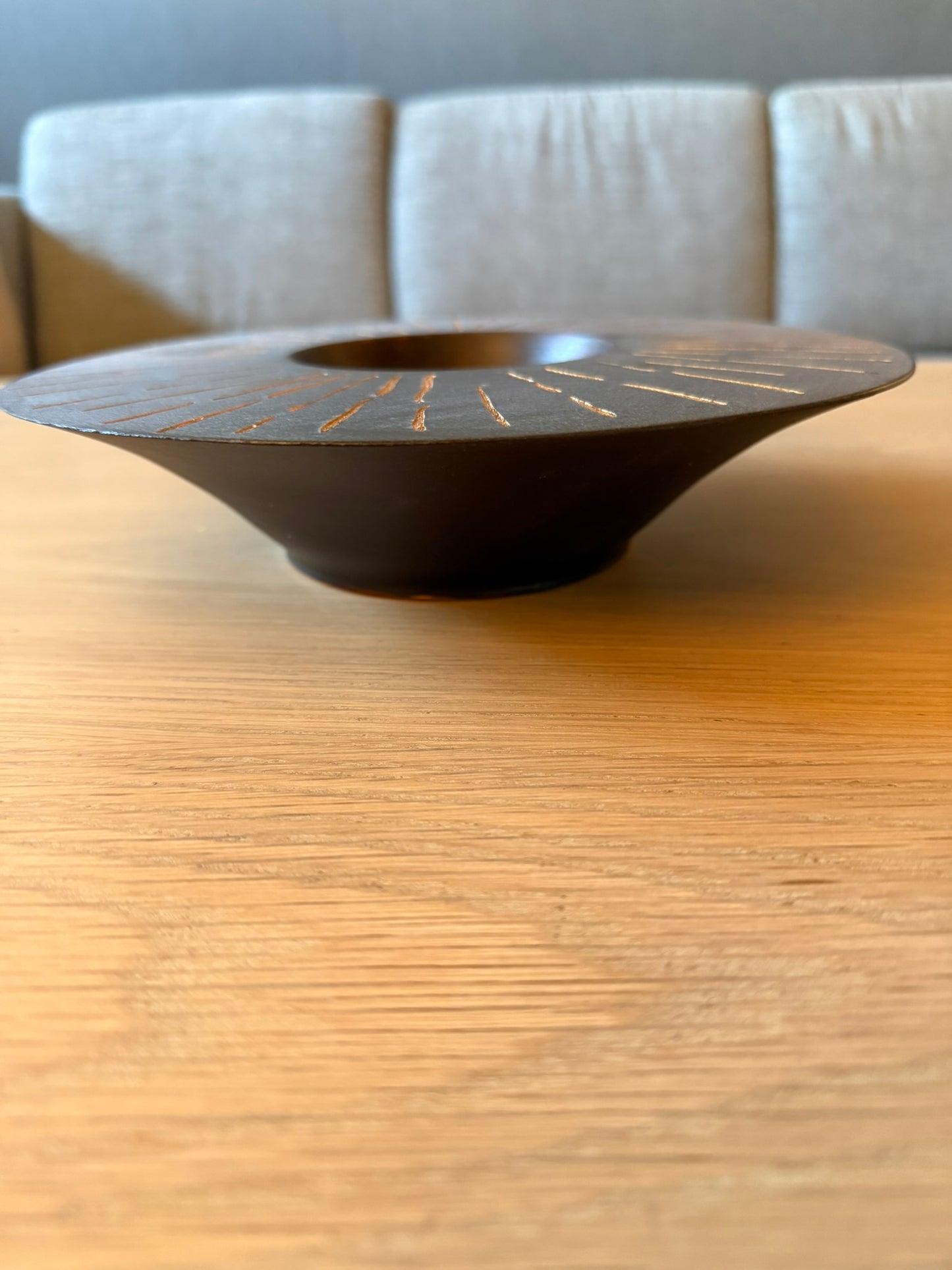 Hand-turned wooden bowl – Burnt Umber with gold pattern (24 cm)