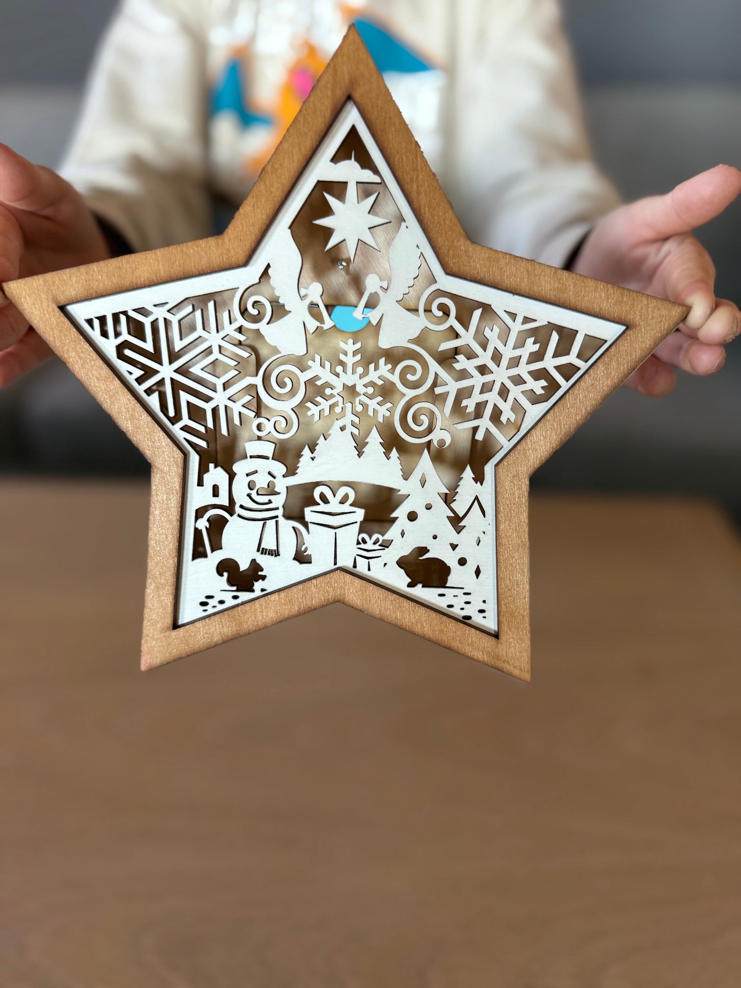 Wooden Christmas star – laser-cut with LED lights and five unique designs