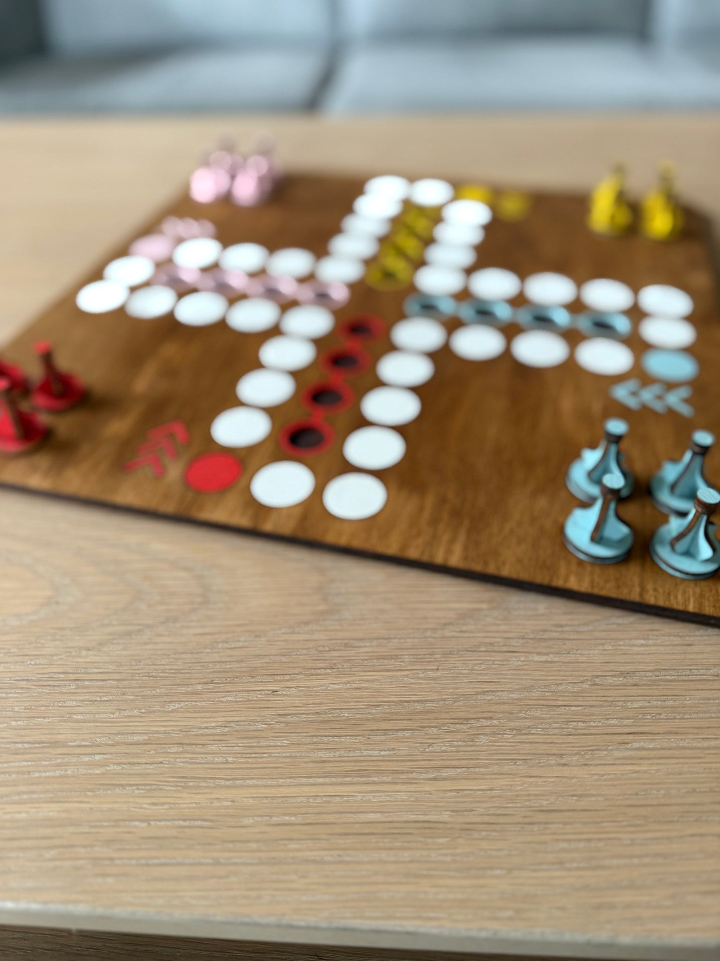 Ludo – the wooden workshop team, with care in every detail