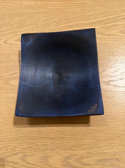 Square decorative wooden tray – royal blue and black (17 × 15 × 4.5 cm)
