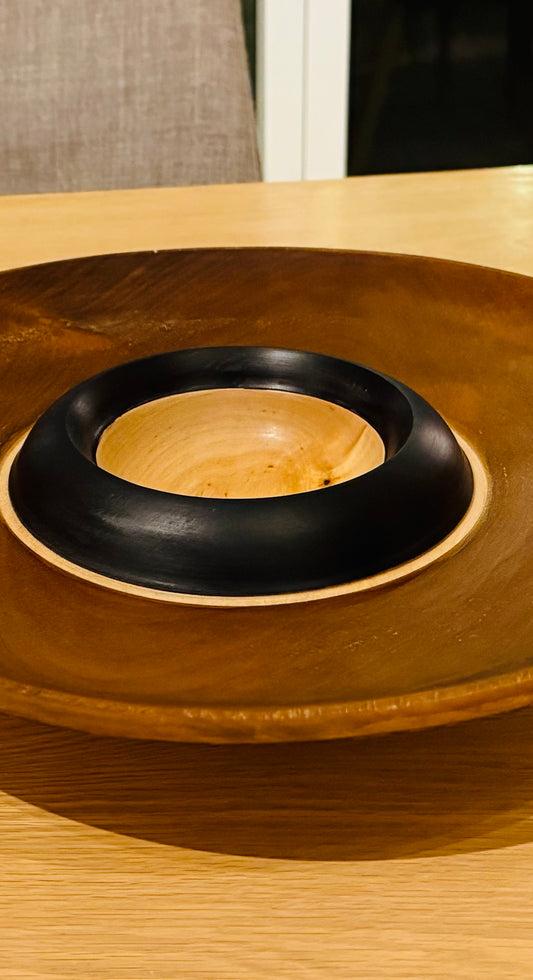 Dreid fat 37 cm – teakbeiset med sorte og trehvite detaljer