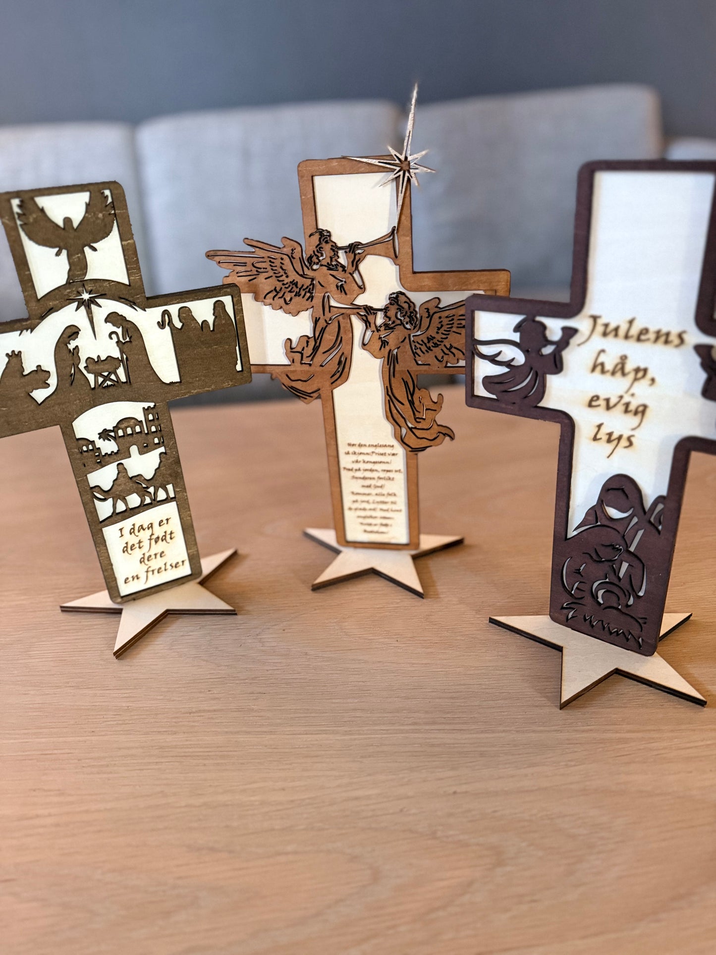 Cross on a foot in wood with three Christmas motifs and texts (28 cm)