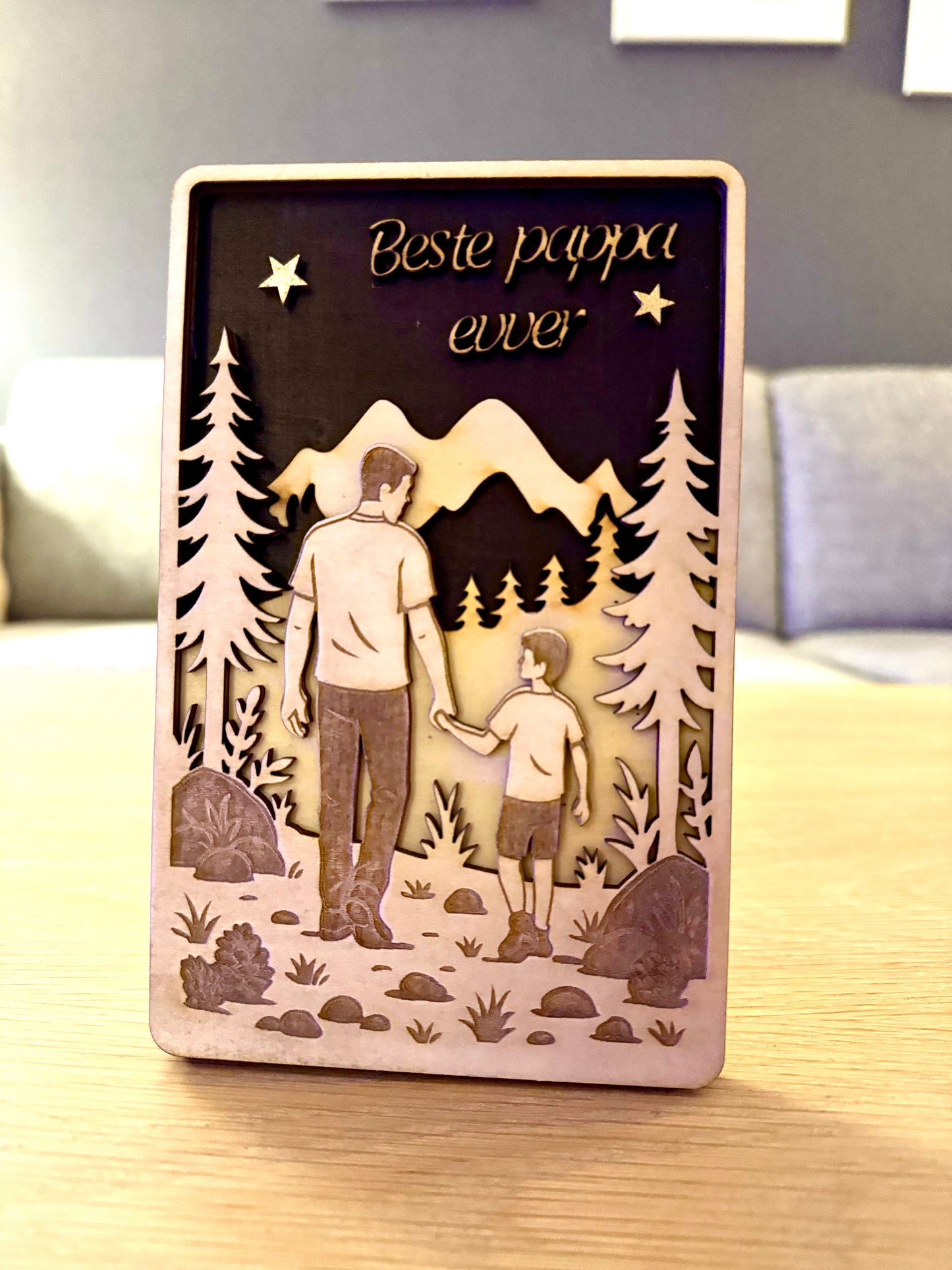 Three-layer 3D sign – "Best Dad Ever" with father and child in the forest (25x20 cm)