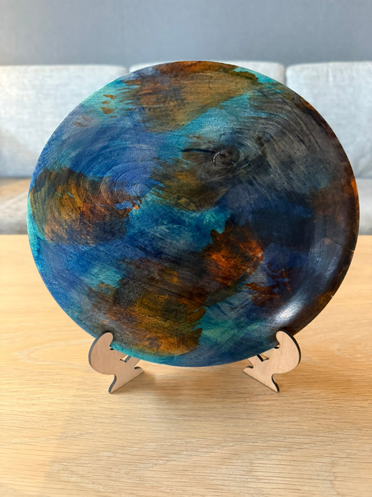 Dekorfat i tre (23 cm) – håndmalt i blått og oransje