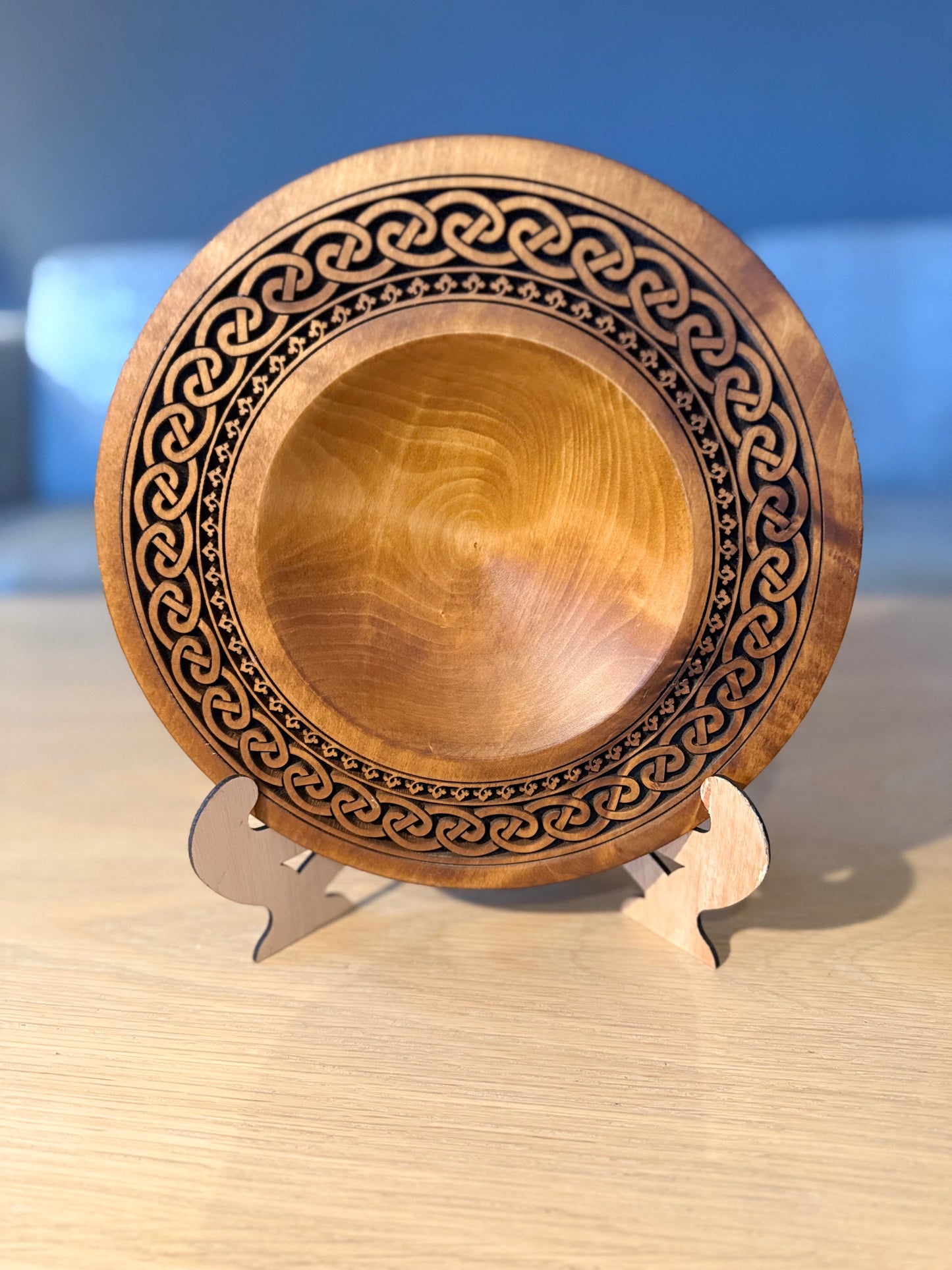 Dreid teakfarget fat med keltisk bord
