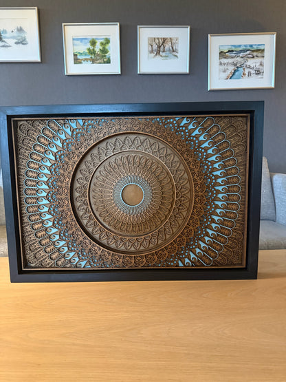 The One Color – 8-lags mandala i tre med turkis kontrast (60x45 cm)