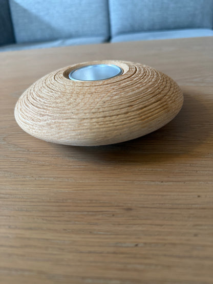 Dreid telysholder i ask – rillet naturfinish