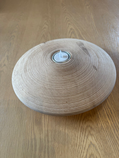 Stor telysholder i spaltet bjørk – rillet naturfinish
